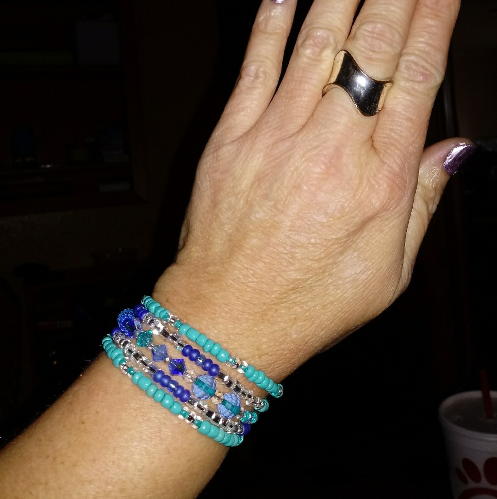 New handmade 5 loop beaded bracelet